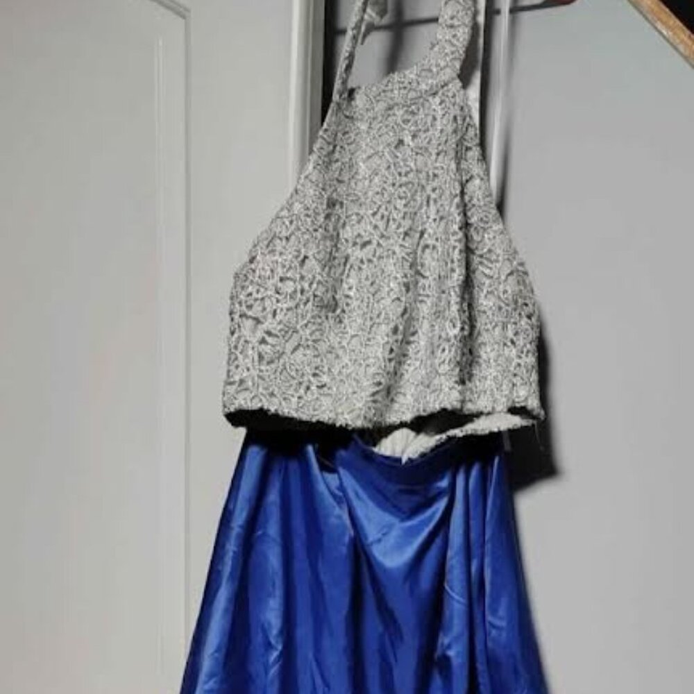 Stunning 2-piece Bee Darlin Dress